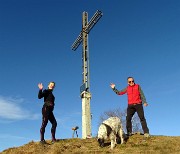 06 Alla croce di vetta del Monte Gioco (1366 m)